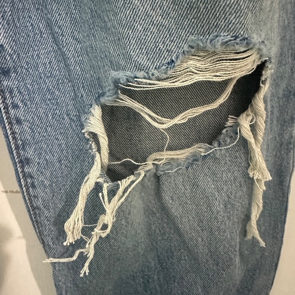 Levi’s Women’s’94 Baggy Jeans W/Distruction  29x31 - Picture 8 of 11